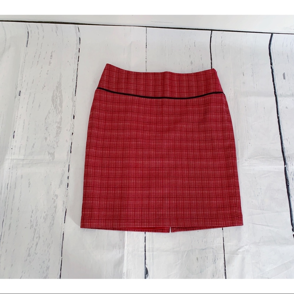 The limited Black Red White Skirt Size 10
